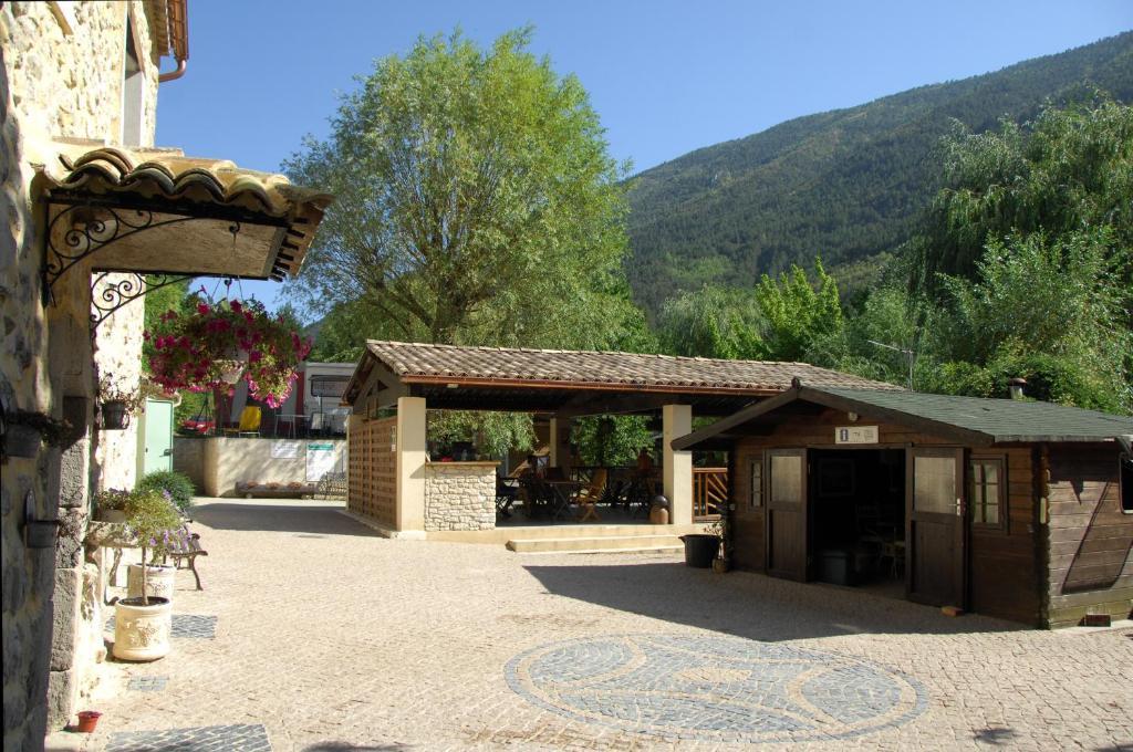 Hotel Camping La Ferme De Castellane Extérieur photo