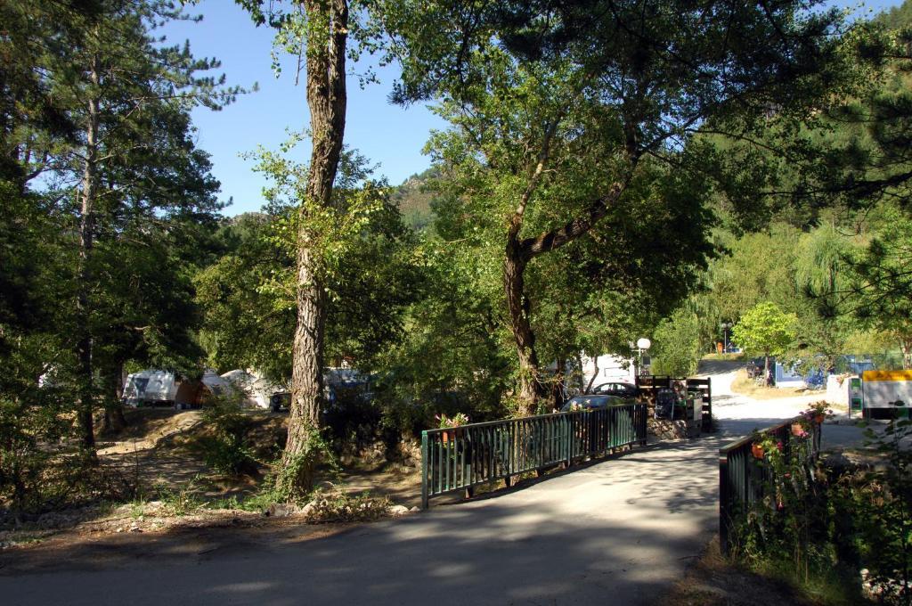 Hotel Camping La Ferme De Castellane Extérieur photo