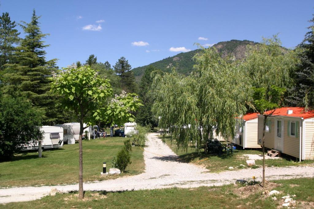 Hotel Camping La Ferme De Castellane Extérieur photo